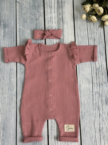 Купить оптом 336-П. Комбинезон с повязкой для девочки из муслина, хлопок 100%, размеры 56,62,68, пудра в Подольске